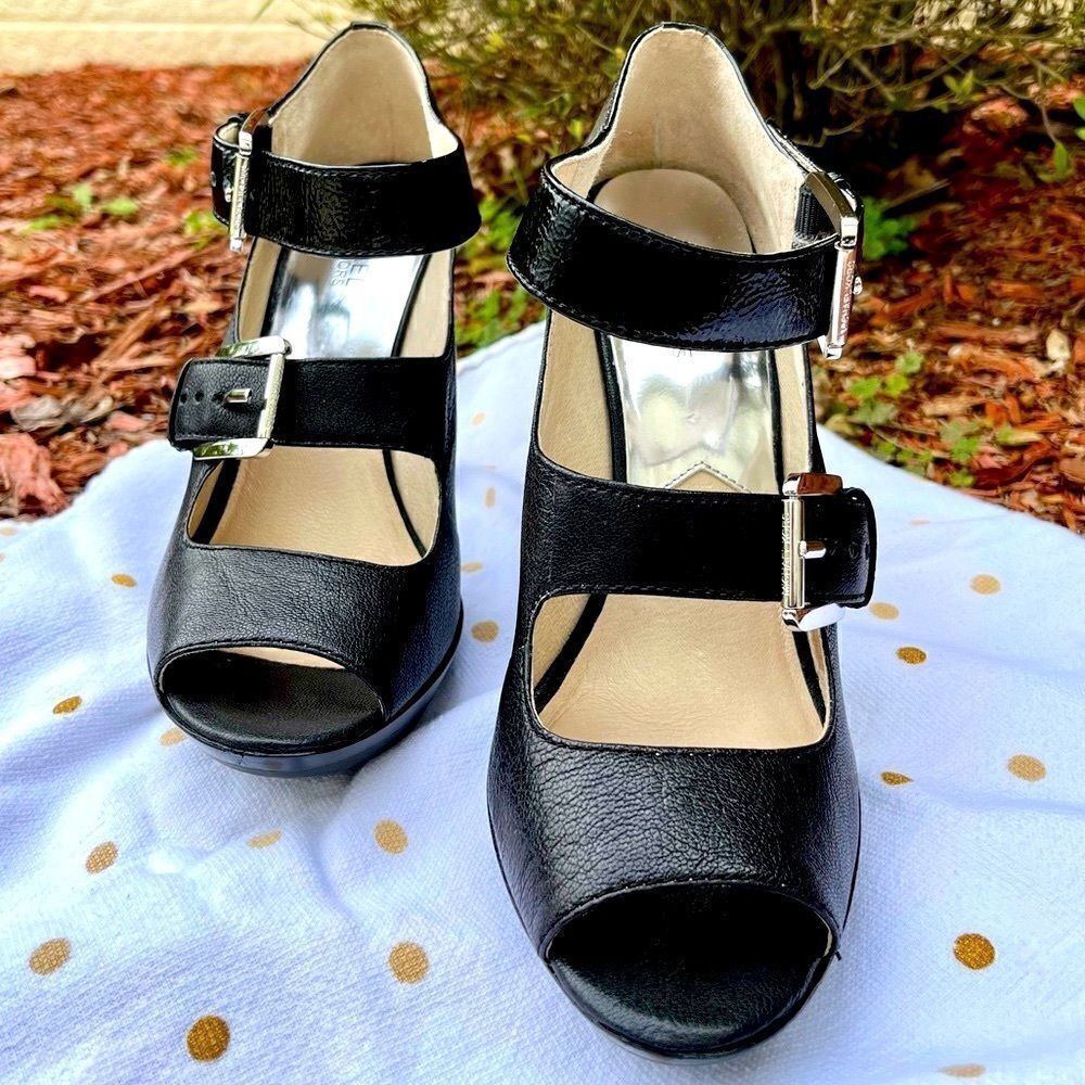 NEW MICHAEL KORS DESERT JETBLACK LEATHER BUCKLE STRAP HEELS 9-1/2M - Picture 13 of 16